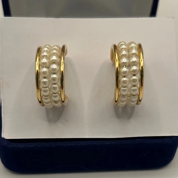 Avon Gold and Pearl Accent Earrings - Picture 3 of 9
